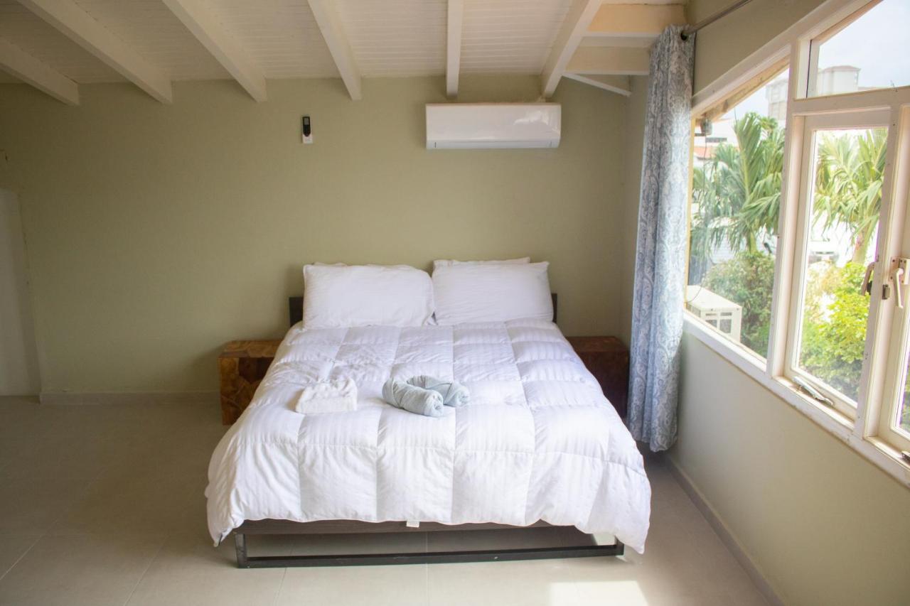 Sunflower Villa Studios Palm Beach Eksteriør billede
