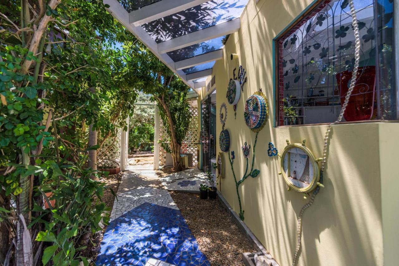Sunflower Villa Studios Palm Beach Eksteriør billede