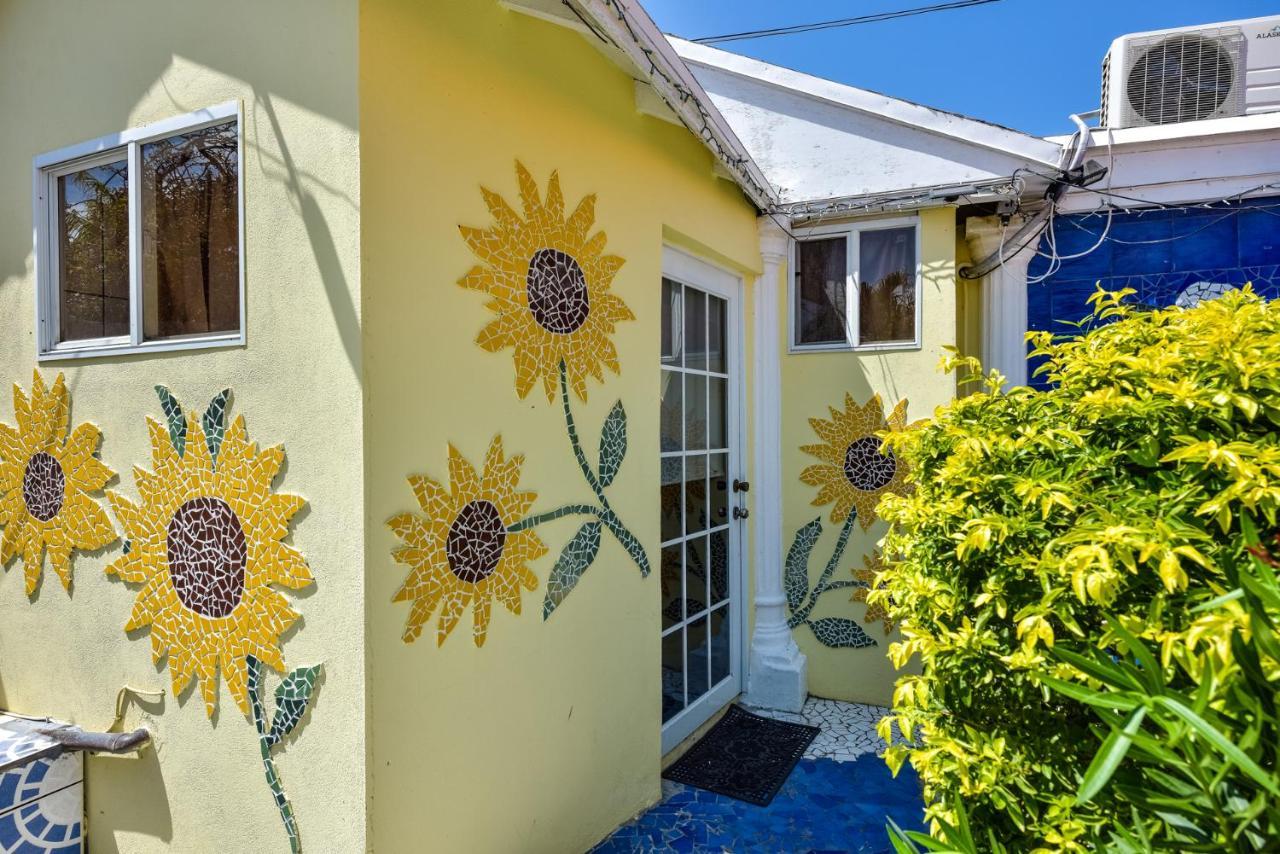 Sunflower Villa Studios Palm Beach Eksteriør billede